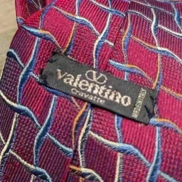 Vintage Valentino men's  tie red blue and gold silk tie - Picture 7 of 9